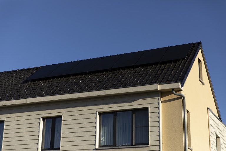 zonnepanelen hellend dak Limburg